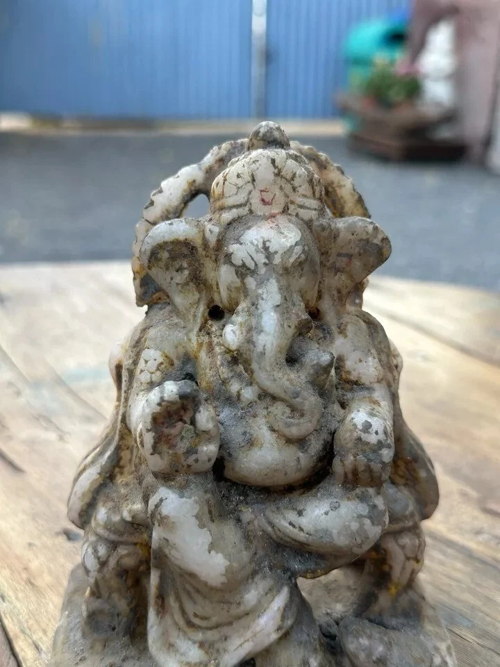 Antigua estatua original de piedra de mármol del dios hindú Ganesh Foto 4 de 4
