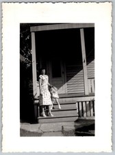 Vtg B&W Snapshot Mother Daughter Matching Floral Dress Front Porch Steps 1940s