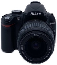 Nikon D5000 con obiettivo AF-S DX 18-55mm 3.5-5.6 G ED II Buono - Ricondizionato