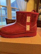 UGG KIDS CLASSIC CLEAR MINI II/SIZE 4/BRAND NEW 