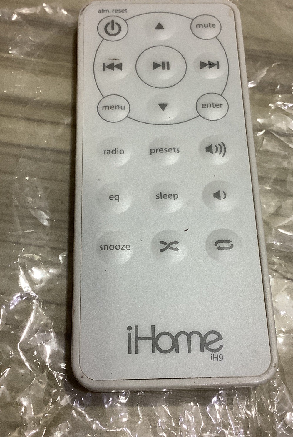 Ihome IH9 Clock Radio/Audio System for IPhone & IPod Remote Control