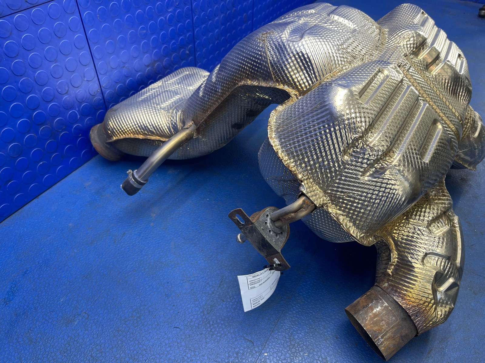 2016 2017 2018 2019 2020 2021 MCLAREN 570S OEM REAR EXHAUST MUFFLER PIPE