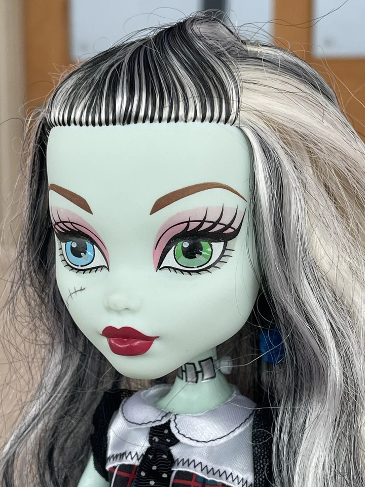 Monster High Frightfully Tall Frankie Stein 17" Doll With Stand - Image 3 of 4