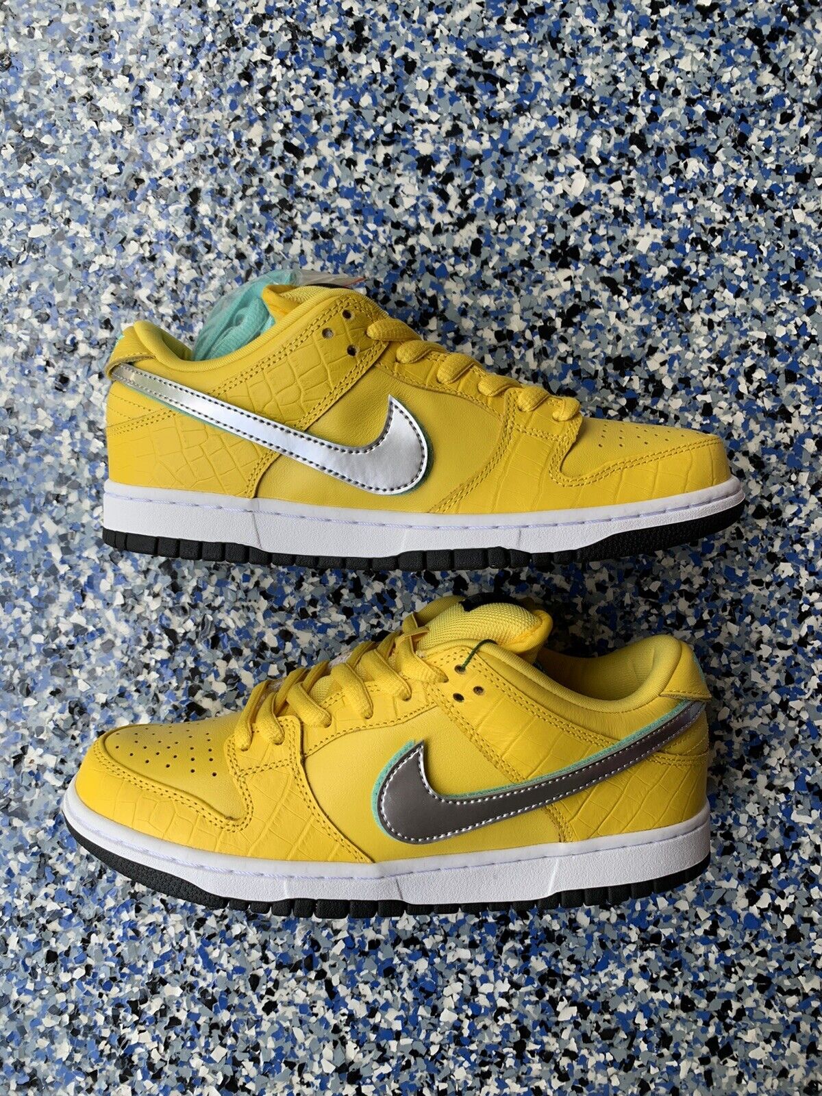 nike sb dunk low diamond yellow