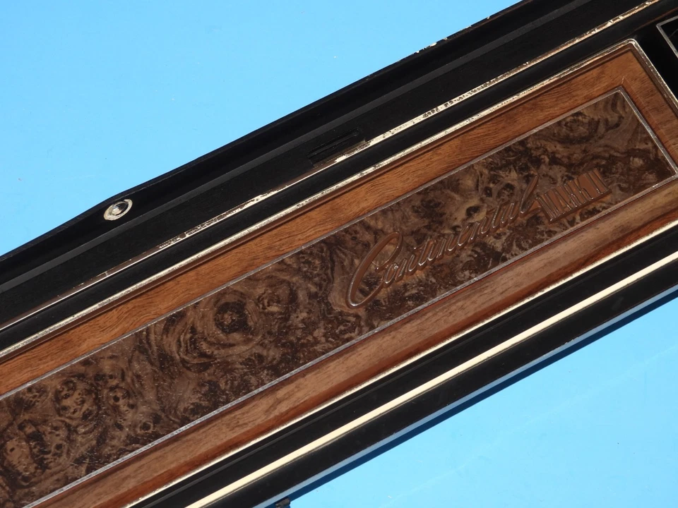 Lincoln Mark IV 1973-76 OEM borde de bisel de tablero de grano de madera con respiraderos y sensor Foto 2 de 4