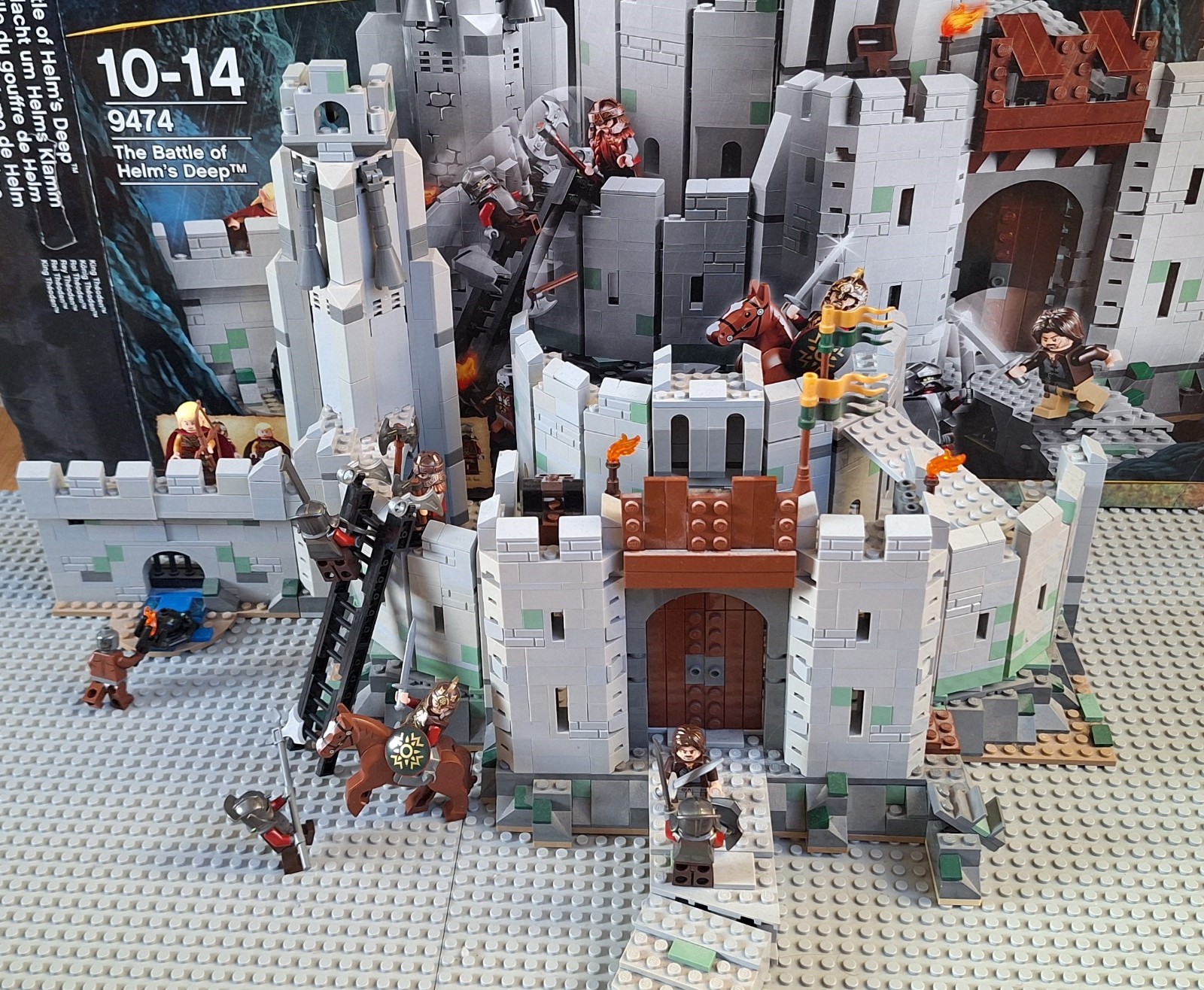 LEGO The Lord of The Rings 9474 The Battle of Helm's Deep mit OVP und Figuren