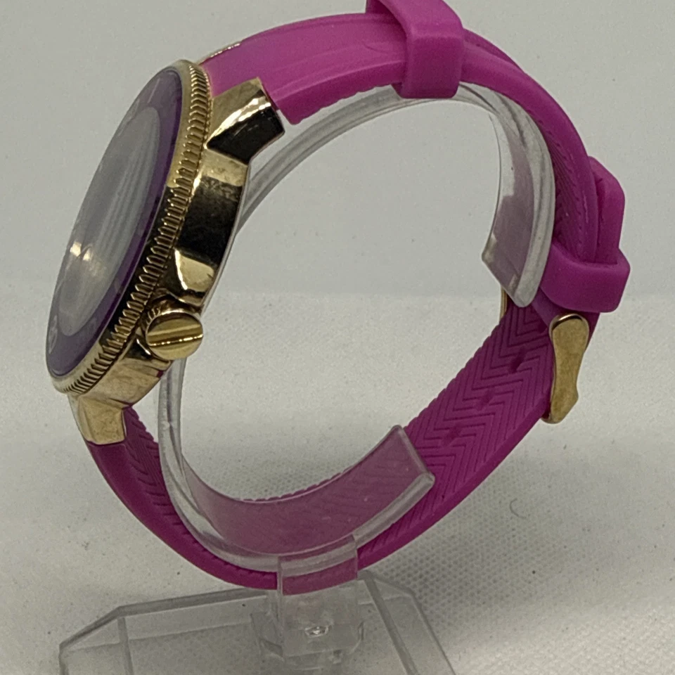 Reloj Vince Camuto Mujer 41mm Tono Dorado Esfera Rosa Día Fecha Silicona Batería Nueva Foto 4 de 4