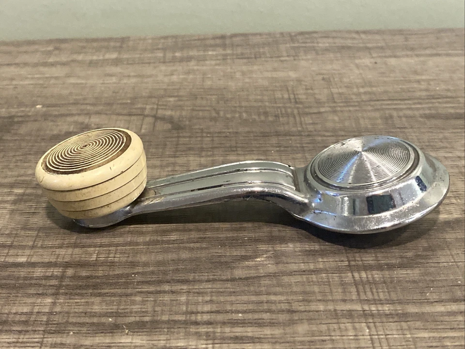 Оригинальная винтажная рукоятка окна GM Chevy 1967-1972 годов выпуска 715291 - Изображение 3 из 4