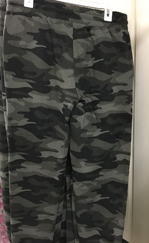 Women's Jogger Wild Fable Camo Print High-Rise Jogger Sweatpants Size Medium NWT - Picture 2 of 2