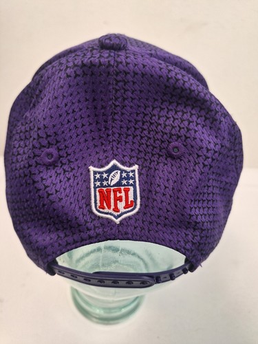 Gorra New Era 9Forty Minnesota Vikings Juvenil Elastizada a Presión Púrpura Sobre el Campo Nueva con Etiquetas - Imagen 4 de 5