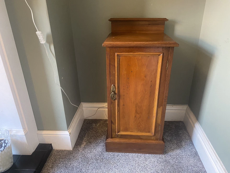 Antiguo armario de mesita de noche victoriano de caoba Foto 3 de 4