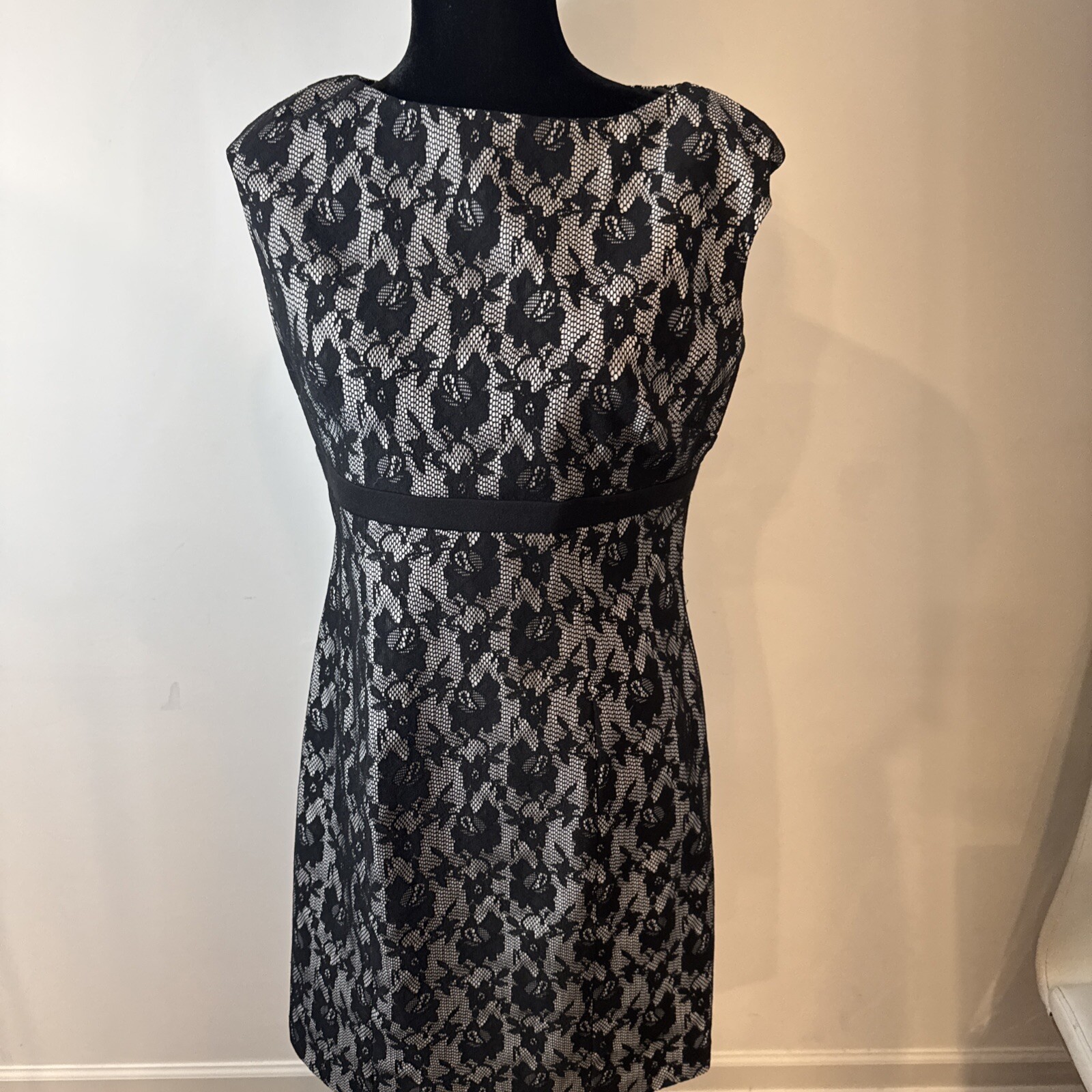 Chaps Wrap Dress Red floral size 8 - image 4