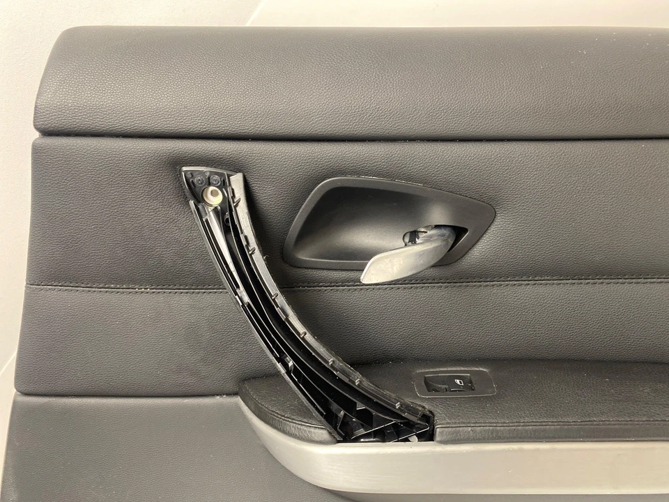 Panel de moldura de puerta de pasajero trasero derecho negro 7217580 para BMW 328i sedán 2007-2011 Foto 3 de 4