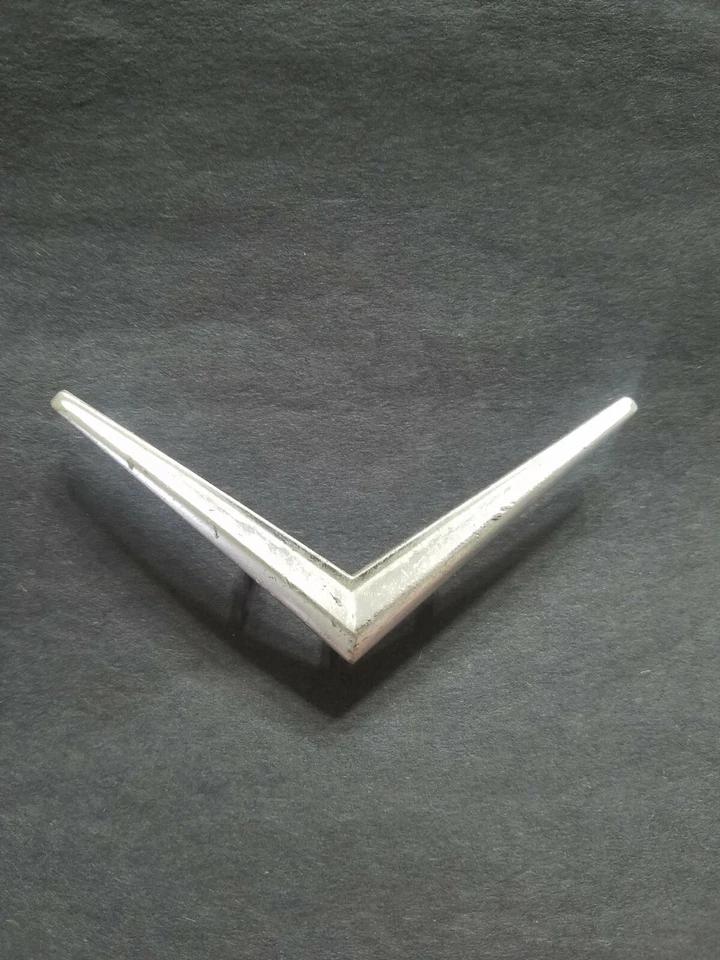 1978-80 Cadillac Deville Fleetwood painel de teto emblema V # 20099954 - Imagem 4 de 4