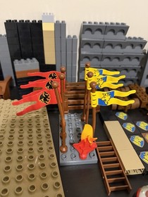 LEGO DUPLO  4777? 4775? KNIGHTS' CASTLE  BULK LOT OVER Over 200 Pieces