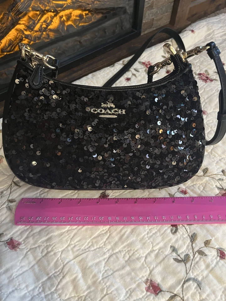 Auténtico Bolso de Hombro Coach Negro Lentejuelas Cuero Dorado Herrajes Hermoso Usado en Excelente Condición Foto 2 de 4
