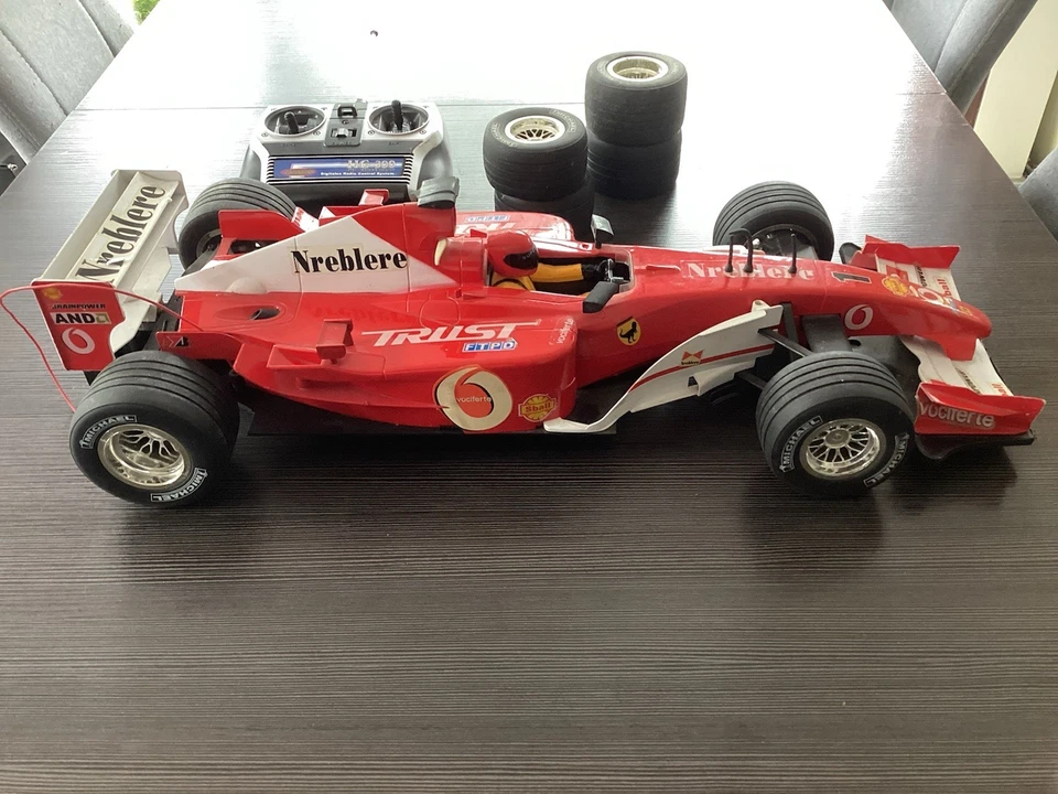 Formel 1 Rennwagen Ferrari Maßstab 1/8 (?) inkl. Fernbedienung - Bild 2 von 4
