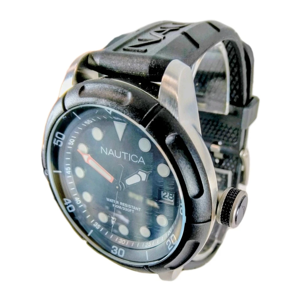 Reloj Nautica 49MM para hombre resistente al agua esfera negra con detalles blancos nuevo de stock Foto 4 de 4