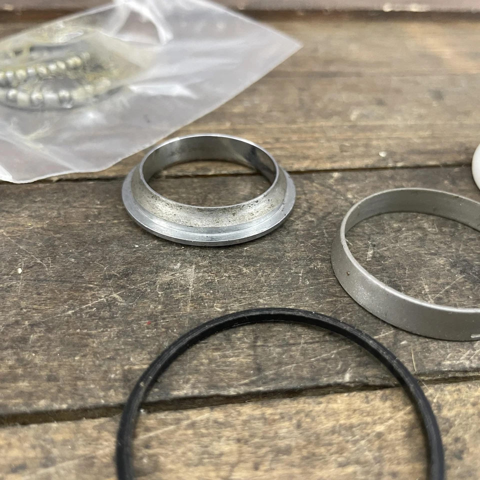 Fone de Ouvido Vintage Shimano Sante 1 Polegada Rosca PEÇAS Capa Acabamento Espaçador Copos Branco - Imagem 4 de 4