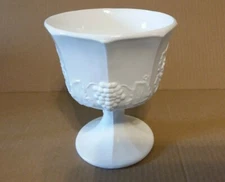 White Milk Glass Pedestal Fruit Bowl Grapes & Leaves Candy Dish 6" - A5