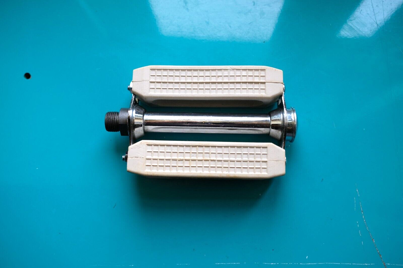 ANCIENNE PEDALE LYOTARD ECLAIR Patin Caoutchouc Solex Mobylette Velo 1960' EUR 37,99 - FR