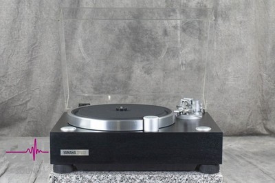 YAMAHA GT-2000 Direct Drive Turntable in Very Good Condition
