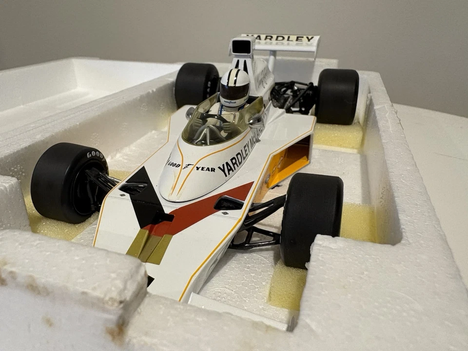 Minichamps 1/18 Denny Hulme 1973 Yardley McLaren M23 - Image 3 of 4