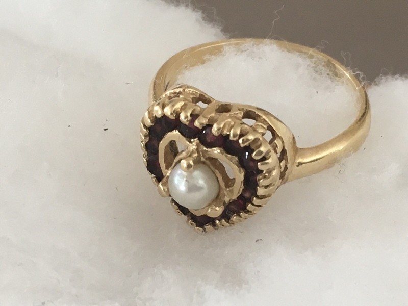 NICE VINTAGE HEART GOLD RING 14kt. GOLD , PEARL & GARNETS 👍