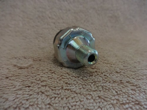 STOP LIGHT PRESSURE SWITCH 2236377, 3561749 INTERNATIONAL/NAVISTAR,FORD THOMAS, - Picture 3 of 4
