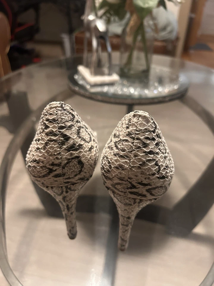 Zapatos de tacón Tahari Walden 9,5 estampado de serpiente punta abierta zapatos sin cordones Foto 4 de 4
