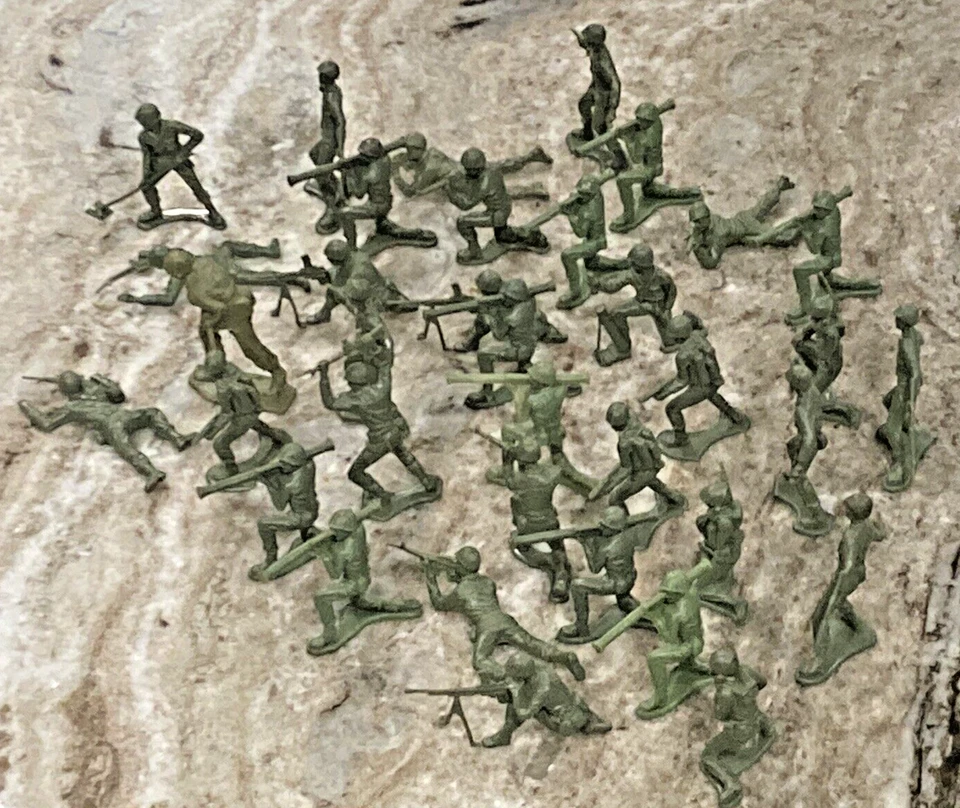 Vintage TIM-MEE Green U.S. Plastic Toy Army Men Soldiers 2" Mixed Era - Image 4 of 4
