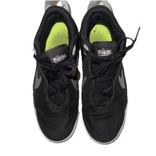 EUC Nike Team Hustle D 11 Black/Silver/White Sneakers Athletic Boys Youth 6