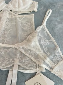 &euro;1250 La Perla Vintage Sheer Lace Lingerie Set - corset and thong.