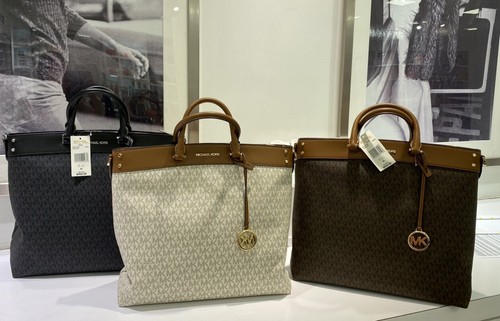 Michael Kors Travel Large NS Tote - Vanilla - Picture 7 of 9