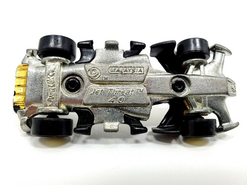 Hot Wheels Jet Threat 4.0 HW Special Features Black Gold Scale 1:64 - Picture 7 of 7