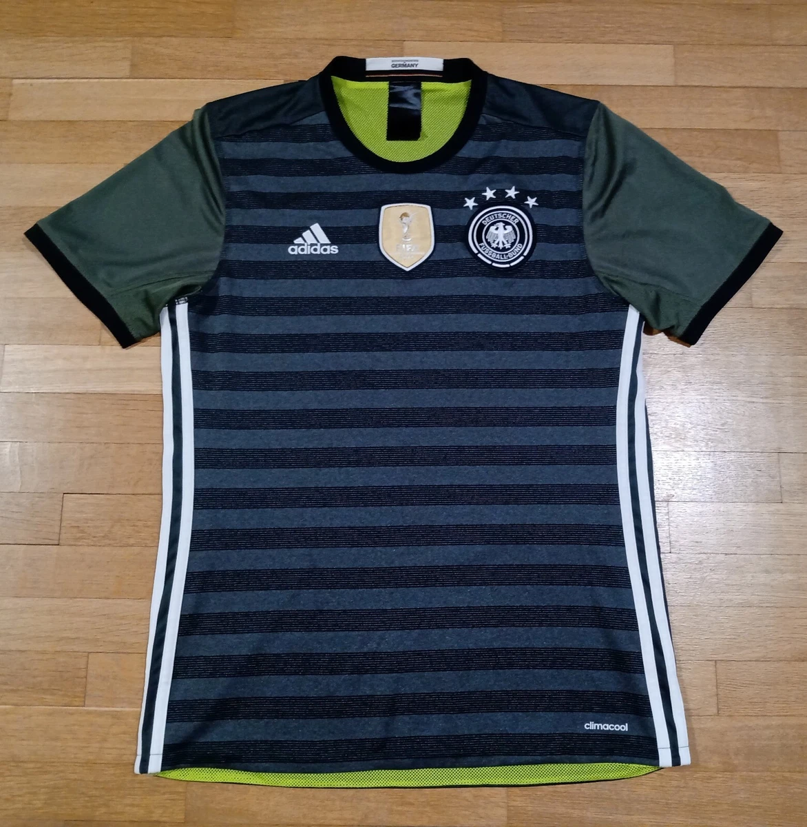 Champion badge t shirt 2025