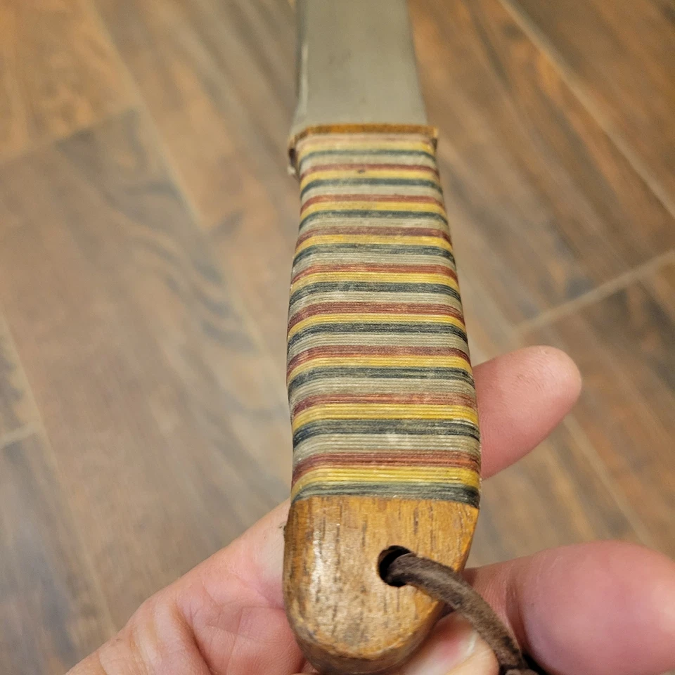 Estuche vintage modificado para el hogar = hoja X EE. UU. Remanded con madera e hilo. Foto 3 de 4