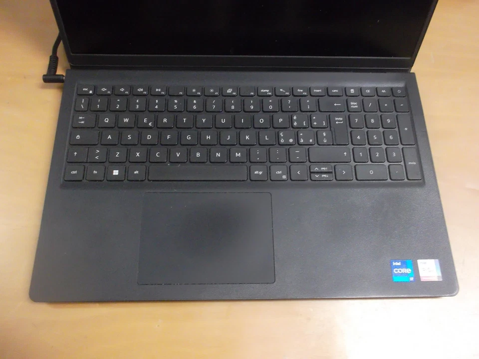 NOTEBOOK DELL VOSTRO 3520  CORE I7 (12GEN) 16GB RAM DIFETTO SULLA SCOCCA DISPLAY - Immagine 2 di 4