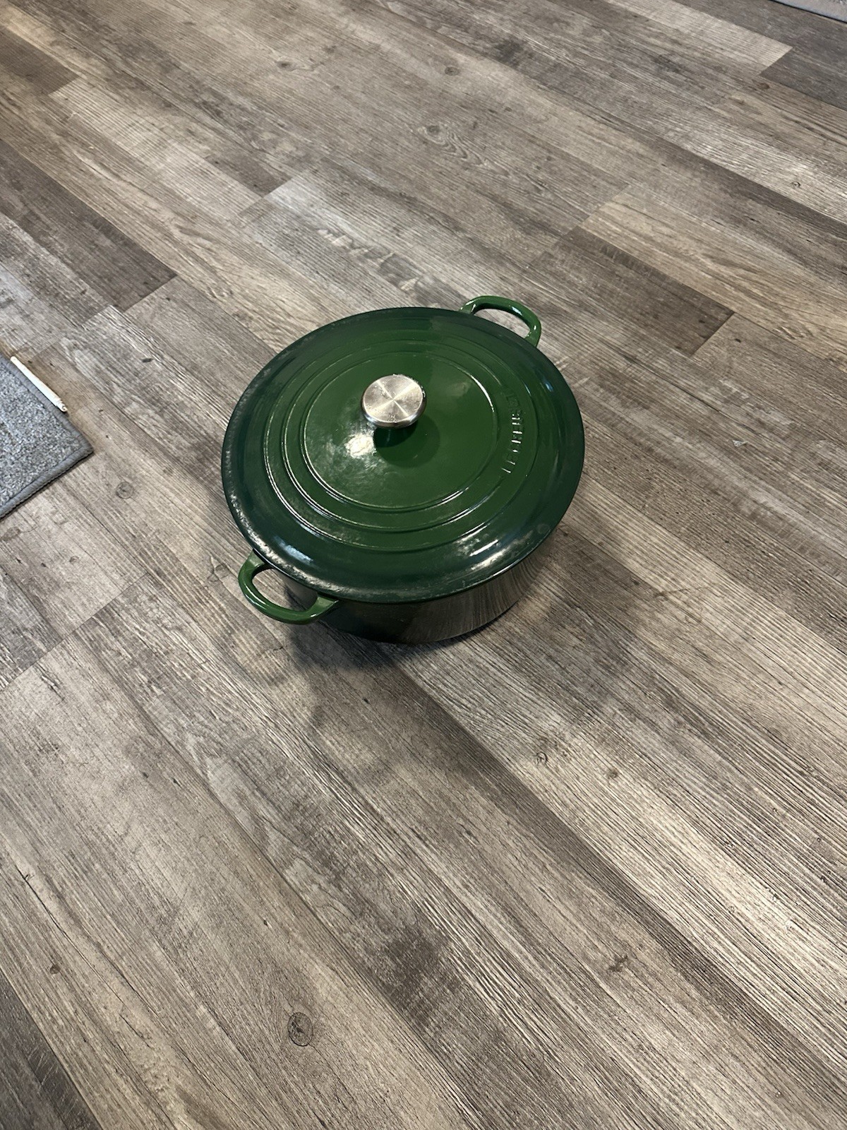 Le Creuset, France Forest Green cast iron enameled dutch oven #28 - NEAT