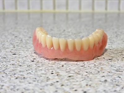 Nagelneuer Zahnersatz/falsche Zähne, unten, Neuheit, Display, Requisiten, Lehrmittel, Vorträge