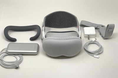 Apple Vision Pro 1TB/ W & W+ Light Seal Medium Dual Loop & Solo Knit Excellent