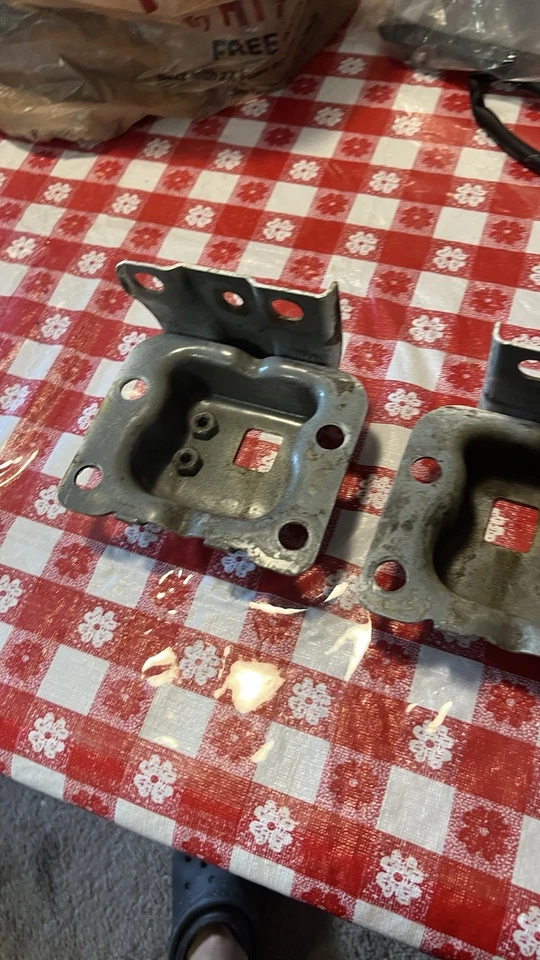 90 Civic hatchback Front Bumper Supports Left&right - Image 2 of 2