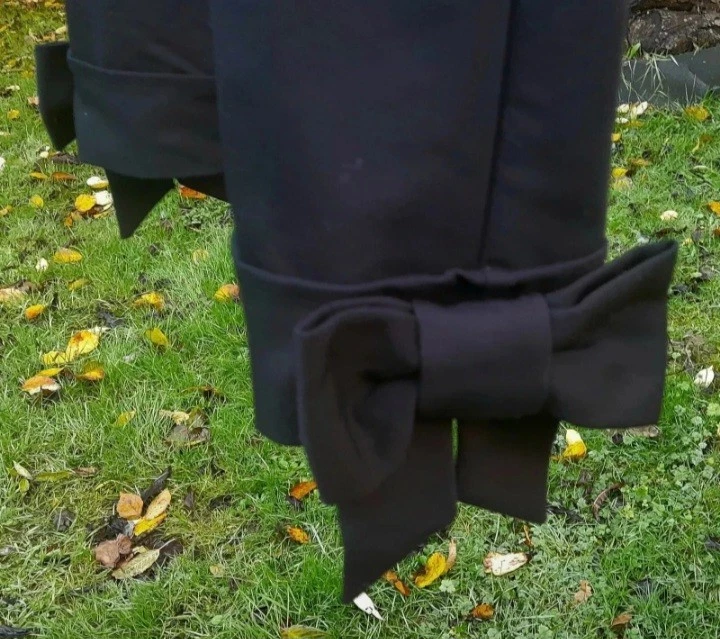 River Island Vintage 50's Style Cropped Bow Detail Slim Leg Trousers Size 6/8. - Image 3 of 4