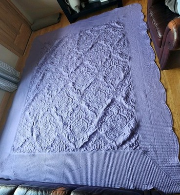 Unbranded Lilac Queen Bedspread *  Reversible * Excellent Condition 