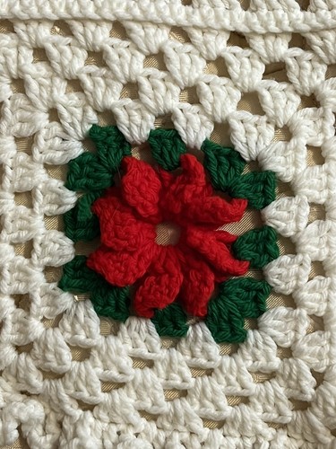 Afghan White 3D Red Flower Granny Throw 42x42” Handmade Crocheted Ruffled Edge - Picture 5 of 9