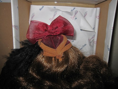 Duck House "Vella" Porcelain Heirloom Dolls LE D18-8908 Brown Velour Dress/Hair - Picture 9 of 10
