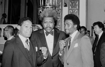 Wilfred Benitez Don King And Thomas Hearns Pose 1 Old Boxing Photo