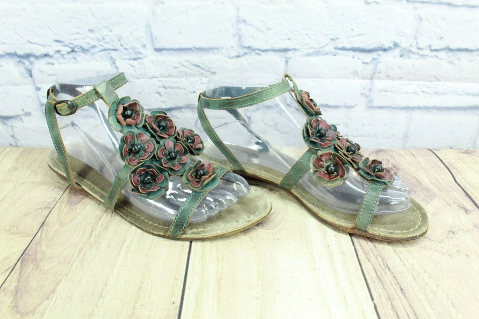 Sandalias planas Miss Albright para mujer de cuero verde floral con tira trasera talla 37 EE. UU. 7 Foto 3 de 4
