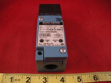 Honeywell Microswitch LYS02C-2S Proximity Sensor LYS02C2S 120vac 50/60Hz New Nnb