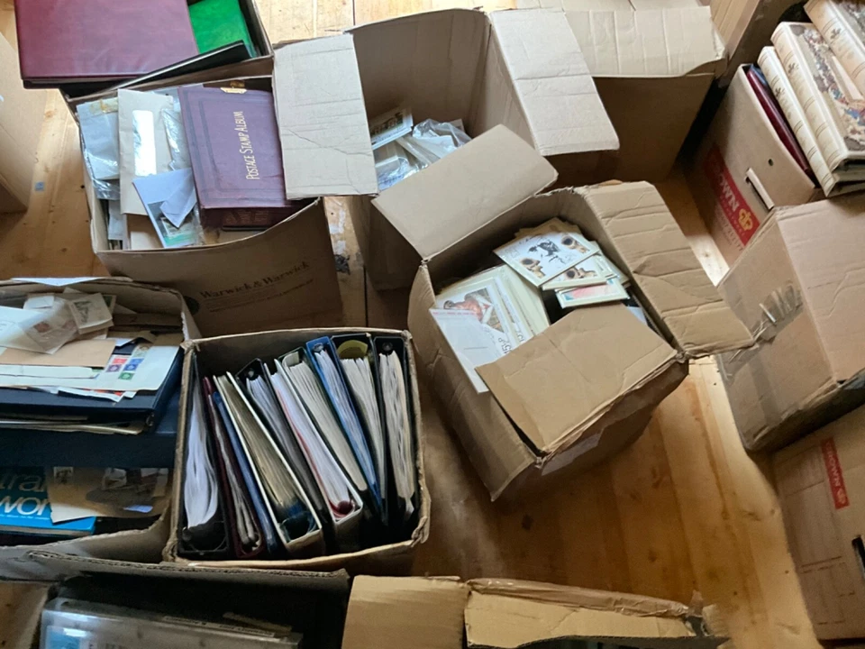 World stamps MESSY MESSY CLEAR OUT JUNKY SORTING BOXES 7kg++ See description - Image 4 of 4